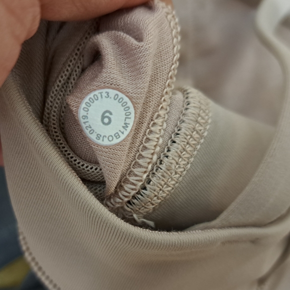 Lululemon reenergized 2 in 1 tank - Picture 8 of 8